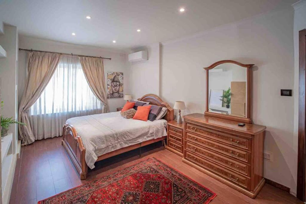 Pembroke St Julians Luxury, Comfort, Location Екстер'єр фото